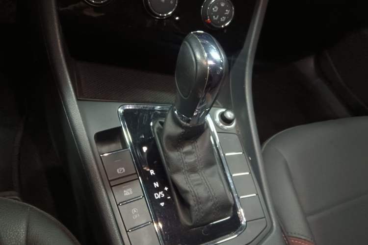 Used Volkswagen Bora 2020 1.5L Automatic Comfort Model Gear Lever