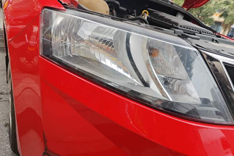 Used Skoda Rapid Spaceback 2018 1.6L Automatic Standard Edition Right Front Headlight