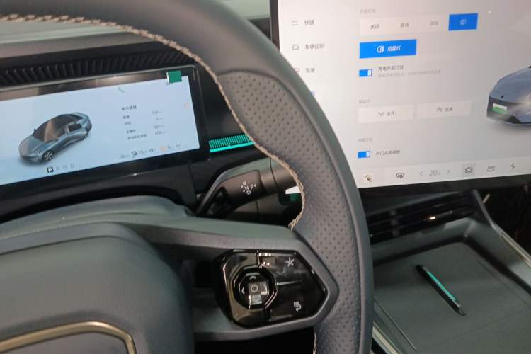 Used Lynk & Co 07 2024 EM-P 126 Long-Range Halo Gear Lever