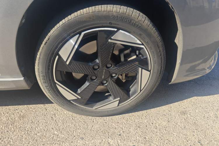 Used BAIC Beijing EU5 PLUS 2023 R600 Premium Edition Right Front Wheel Hub