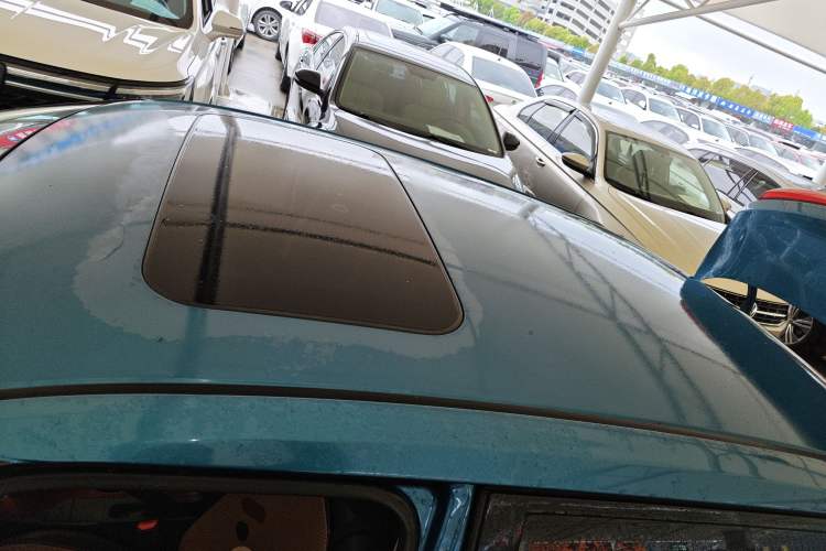 Used Nissan Lannia 2016 1.6L CVT Cool Edition Roof