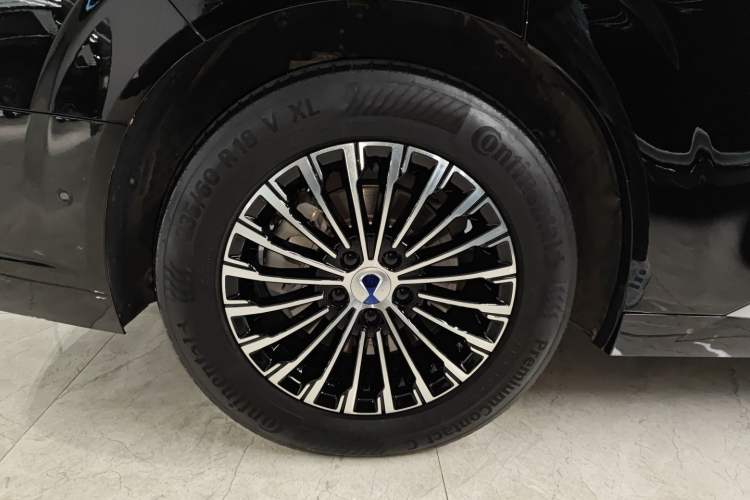 Used Denza D9 2025 DM-i Intelligent Drive 1020 Four-Wheel Drive Flagship Model