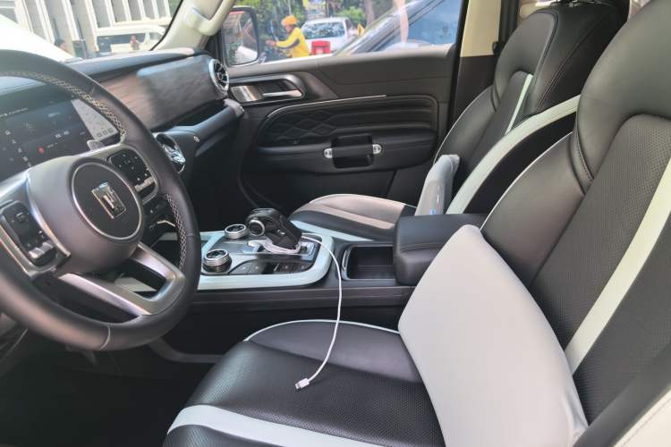 Used Tank 300 2023 City Edition 2.0T—Stylish as Ever Left Front Seat