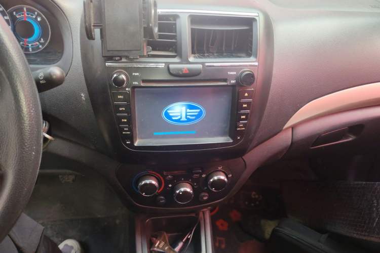Used FAW Weizhi V5 2013 1.5L Manual Elite Model China IV Standard Audio And AC Panel