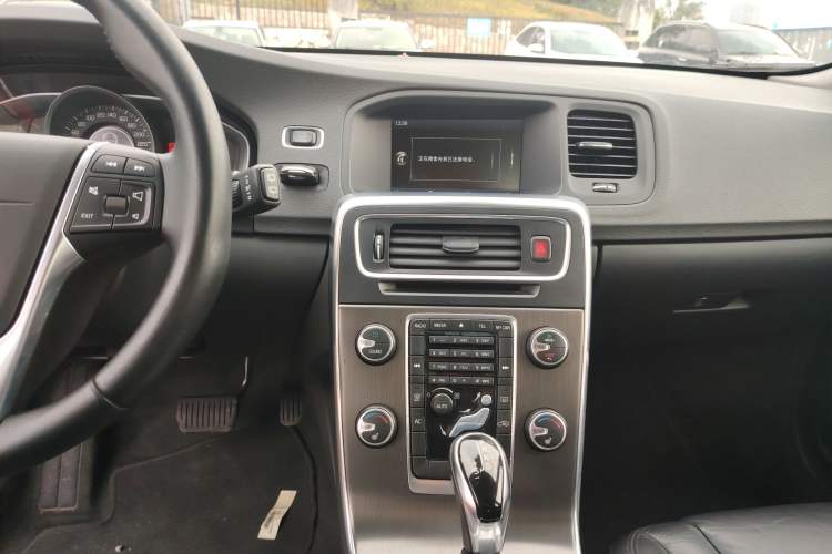 Used Volvo V60 2014 T5 Zhiyi Edition
