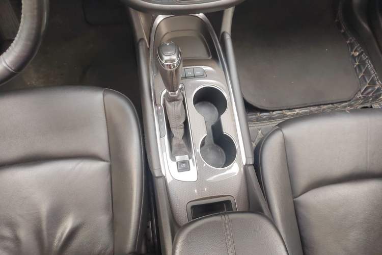 Used Chevrolet Malibu XL 2019 535T CVT Active Version Gear Lever