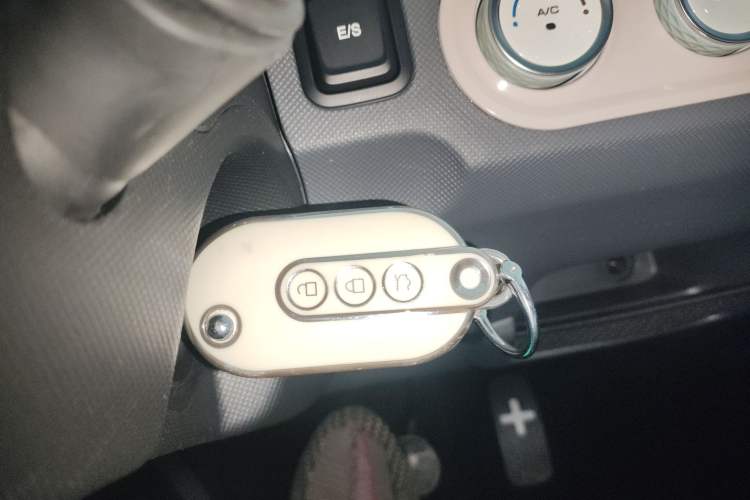 Used Wuling Hongguang MINIEV 2022 Macaron Premium Model – Lithium Iron Phosphate Interior 1