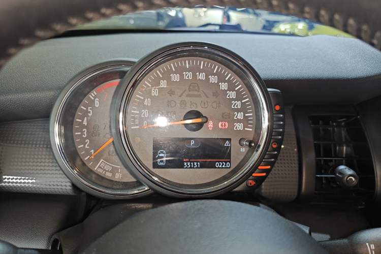 Used MINI 2016 1.5T COOPER Pioneer Edition Five-Door Model Instrument Cluster