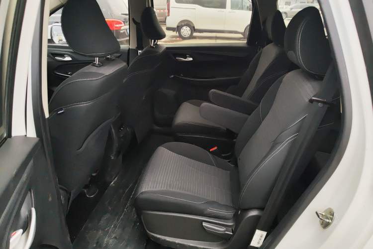 Used Baojun 730 2021 1.5L Manual Fashion Version 7 Seats
