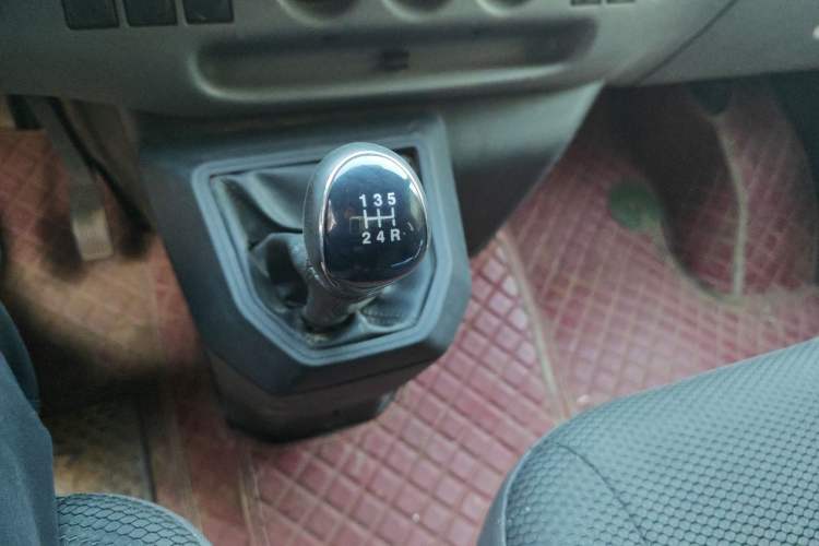 Used JMC Transit 2019 2.8T Commercial Version Short Wheelbase Mid-Roof 6-Seater China VI JX493 Gear Lever