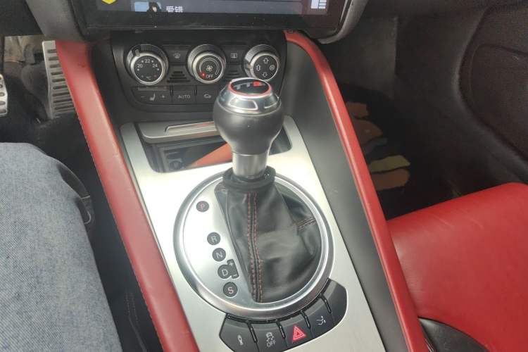 Used Audi TTS 2011 TTS Coupe 2.0TFSI quattro Gear Lever