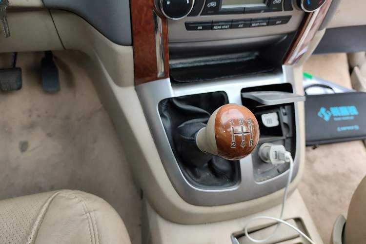 Used Jinbei Grace 2010 2.7L 3rd Generation Yu Ling Luxury Version Long Wheelbase 9-Seater Equipped with 2TR Engine