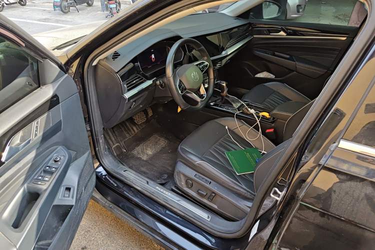 Used Volkswagen Passat 2023 Facelift 330TSI Luxury Edition
