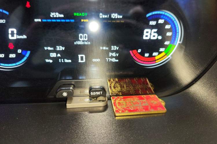 Used CHANGAN KAICHENG Ruixing EM60 2025 Passenger Version Comfort Edition 6 Seats 300 km Range Side-Hinged Doors Odometer Close Up