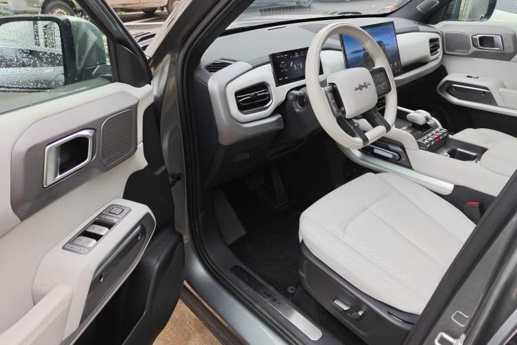 Used Formula Leopard Titanium 3 2025 501KM All-Wheel Drive Intelligent Driving Ultra Version Driver Seat