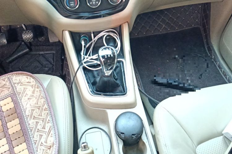 Used Baojun 730 2014 1.5L manual Comfort version 7 seats Gear Lever