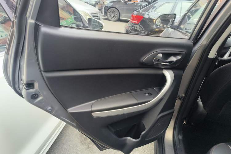 Used CHANGAN CS35 2016 1.6L Manual Luxury Model China V Standard
