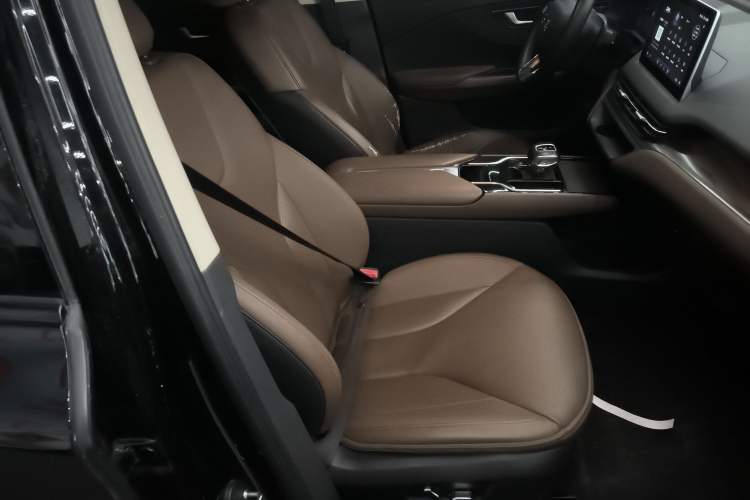 Used Hongqi E-QM5 2021 Charging T3 Version 4 Seats
