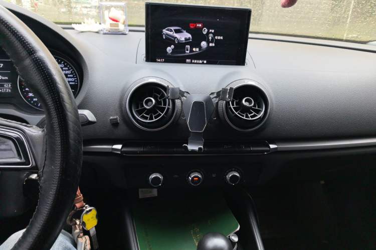 Used Audi A3 2017 Limousine 35 TFSI Ambition Edition Audio And AC Panel