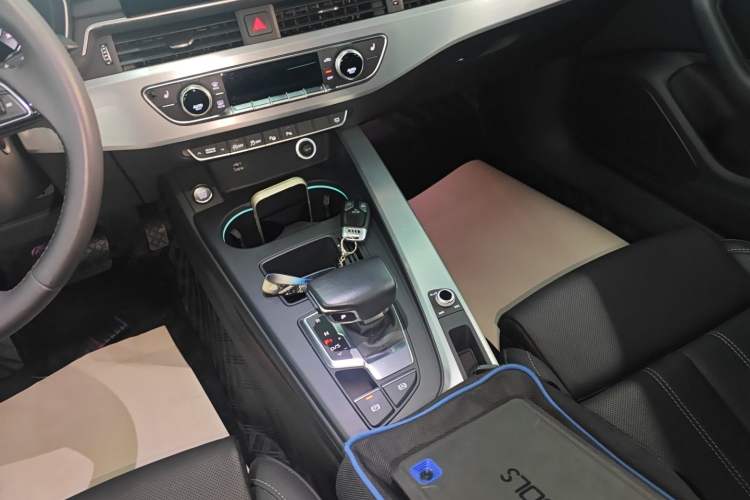 Used Audi A4L 2022 40 TFSI Luxury Dynamic Model