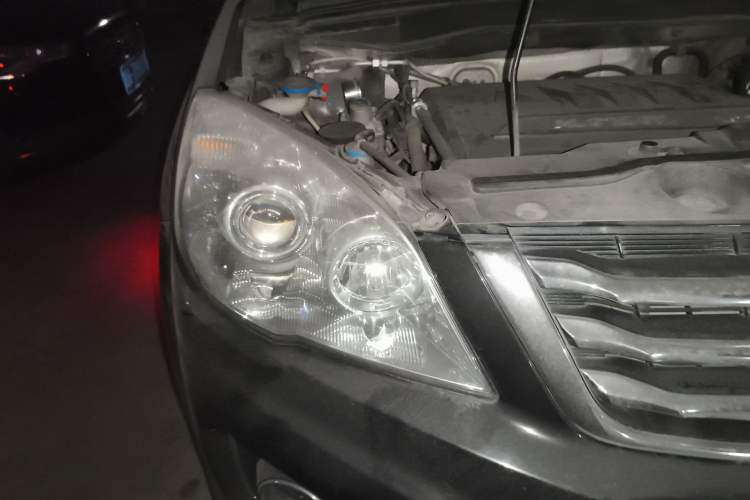 Used Haval H6 2015 Upgraded Model 1.5T Manual Two-Wheel Drive Elite Version Right Front Headlight