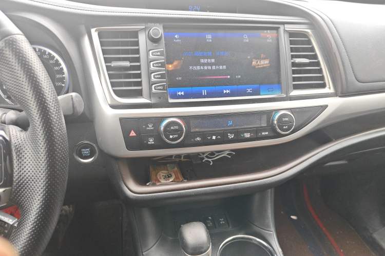 Used Toyota Highlander 2015 2.0T Four-Wheel Drive Luxury Edition 7-Seater Audio And AC Panel