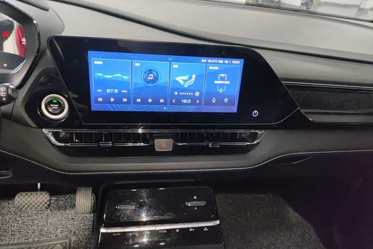 Used Wuling Victory 2020 1.5T CVT Flagship Edition Audio And AC Panel