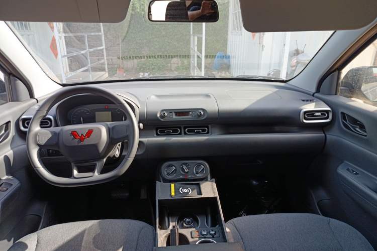 Used Wuling Hongguang New Energy 2025 Extended-Range Hybrid 50 km Utility Version
