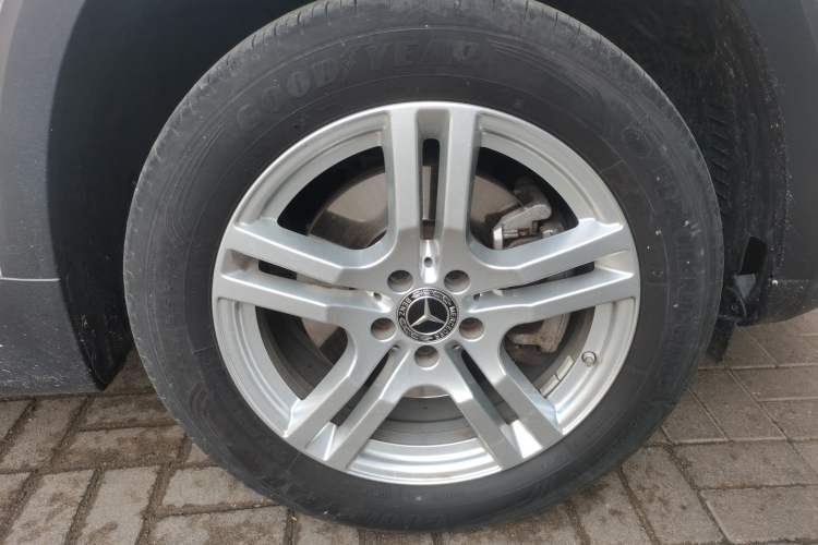 Used Mercedes-Benz GLB 2023 GLB 220 Sport Edition Right Front Wheel Hub