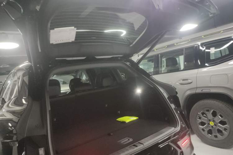 Used Zeekr 7X 2025 100 kWh Long-Range Rear-Wheel Drive with Intelligent Driving Features