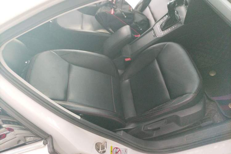 Used Volkswagen Lamando 2018 230TSI DSG Fashion Edition Right Front Seat