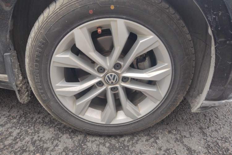 Used Volkswagen Magotan 2018 330TSI DSG Luxury Model Right Front Wheel Hub