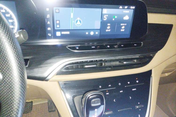 Used Buick GL8 2021 ES Land Cruiser 653T Luxury Edition
