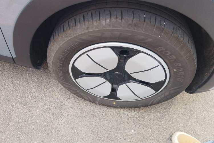 Used Geely Galaxy Geome 2025 310km Youth Edition Right Front Wheel Hub