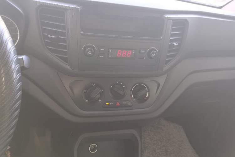 Used Wuling Hongguang V 2019 1.5L Jingqu Version China VI LAR