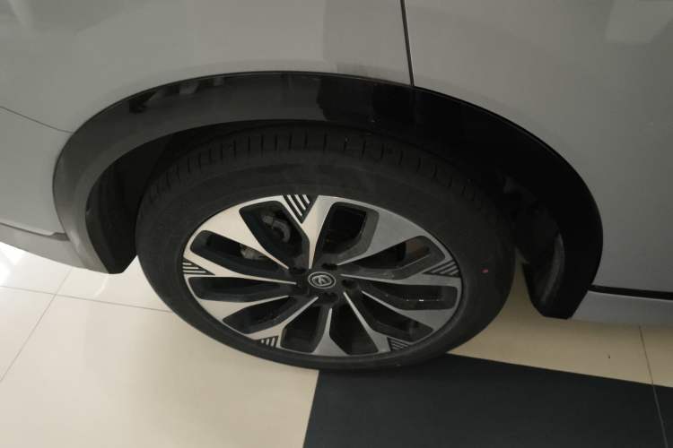 Used CHANGAN CS75 PLUS 2025 4th Generation UItra 2.0T New Blue Whale – Smart & Powerful Version Exterior 5