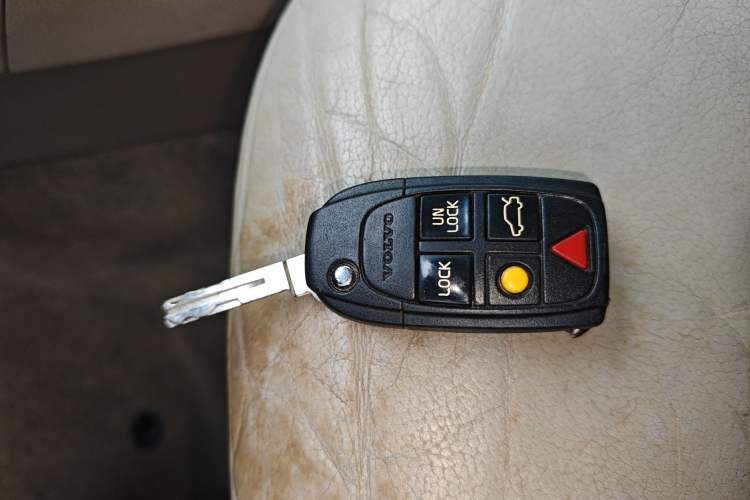 Used Volvo S80 2004 2.5T
