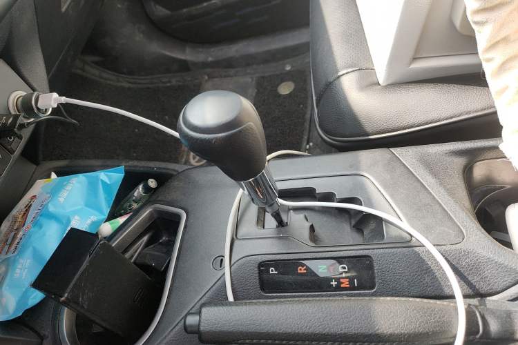 Used Toyota RAV4 2019 2.0L CVT Two-Wheel Drive Luxury Version China VI Standard Gear Lever