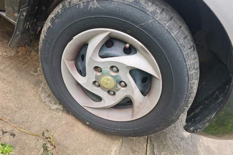 Used JAC Group Refine 2011 2.4L Government Procurement Version Manual Luxury Trim Right Front Wheel Hub