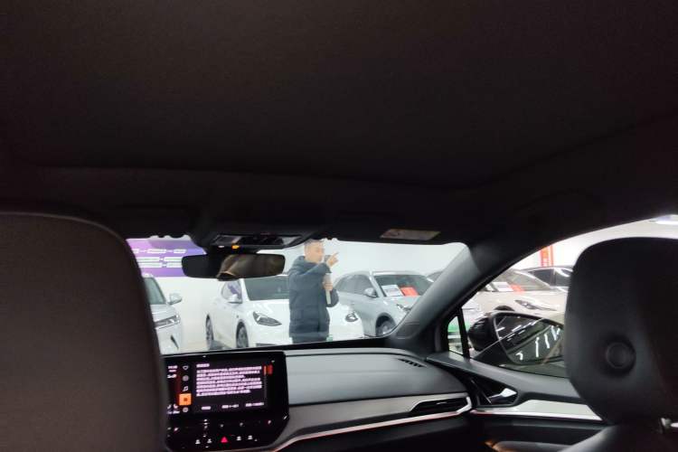 Used Volkswagen ID.4 CROZZ 2021 Long-Range Lite PRO Two-Wheel Drive Version
