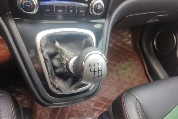 Used Haval H6 2015 Upgraded Model 1.5T Manual Two-Wheel Drive Elite Version