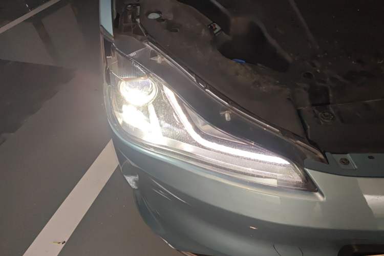 Used NETA V 2022 Chao 400 Lite Right Front Headlight