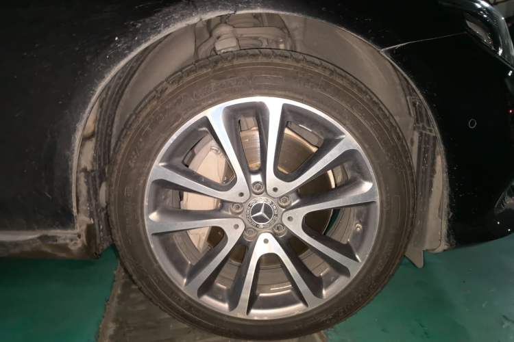 Used Mercedes-Benz E-Class 2019 Facelifted E 300 L Stylish Version Right Front Wheel Hub