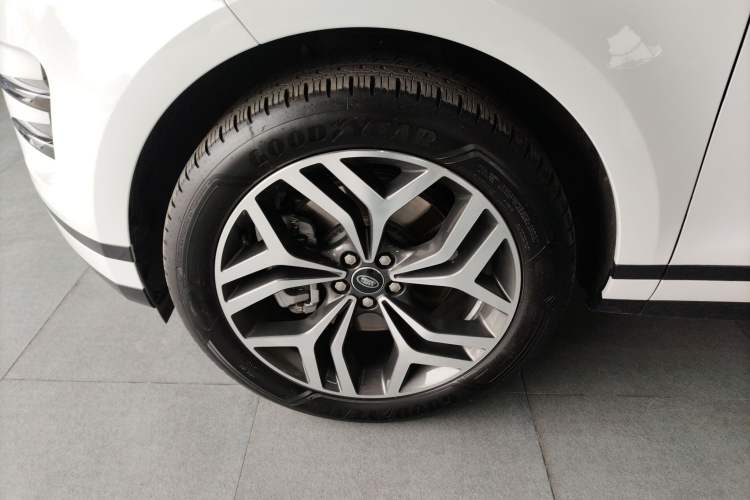 Used Land Rover Range Rover Evoque 2024 Aurora L 249 PS Prestige Light-Chasing Edition
