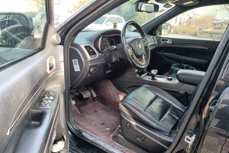 Used Jeep Grand Cherokee 2014 3.0L Comfort Navigation Edition Driver Seat