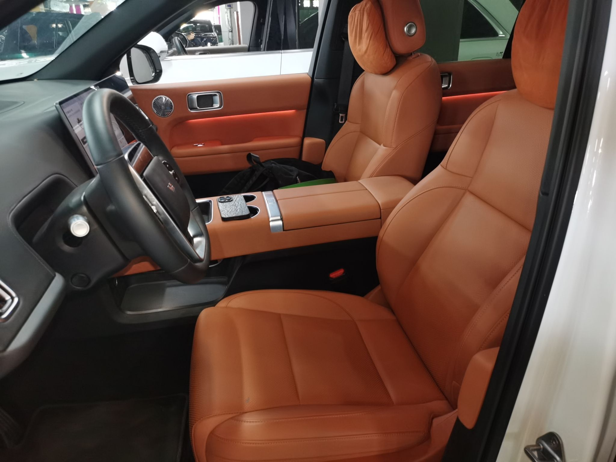 Переднее сиденье в автомобиле