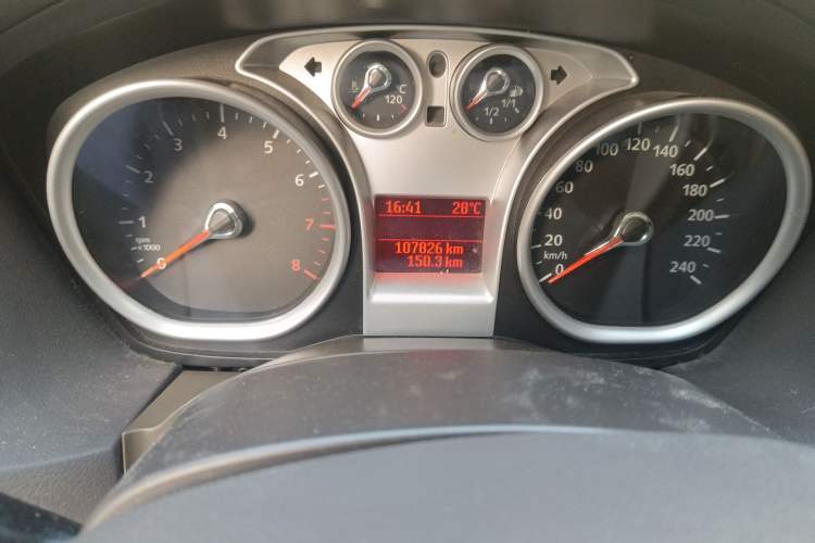 Used Ford Focus 2012 Sedan Classic 1.8L Automatic Base Model Odometer Close Up