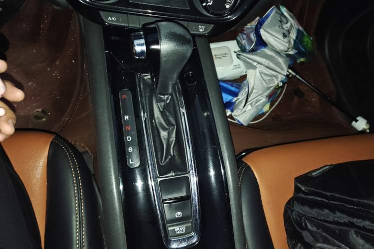 Used Honda Vezel 2015 1.5L CVT two-wheel drive Comfort trim Gear Lever