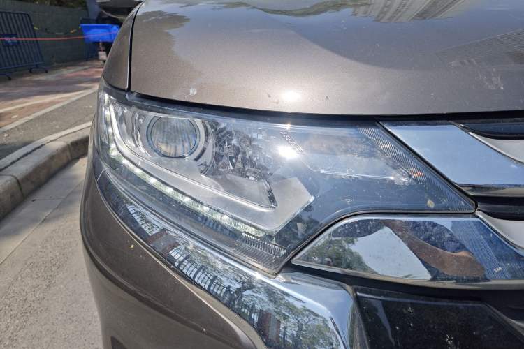 Used Mitsubishi Outlander 2018 2.0L Two-Wheel Drive Glory Edition 5 Seats