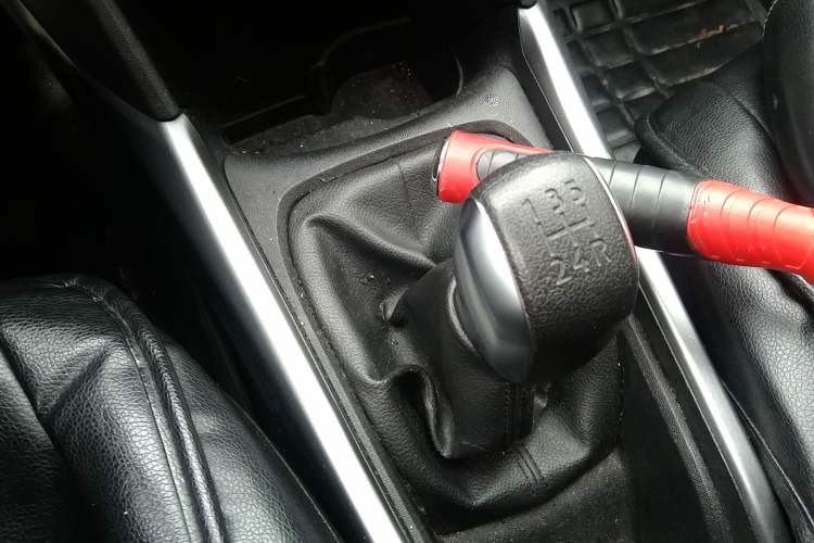 Used Peugeot 2008 2014 1.6L Manual Fashion Edition Gear Lever